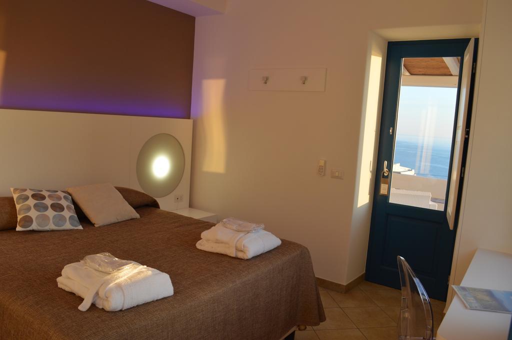 'A Alera Room & Breakfast Малфа Екстериор снимка